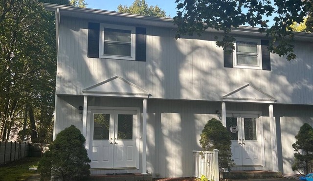 Cozy, clean 2-bedroom getaway in Attleboro