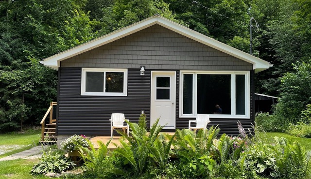 Cozy, Clean 3-bed-1-Bath Pet Friendly Cottage in The Kawarthas!