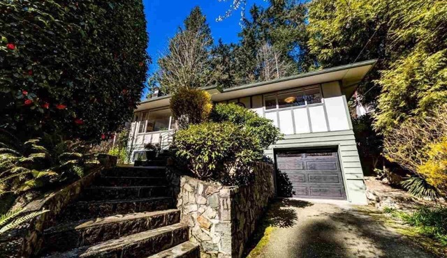 Cozy Forest Retreat in Horseshoe Bay | Walk to Beaches & Village