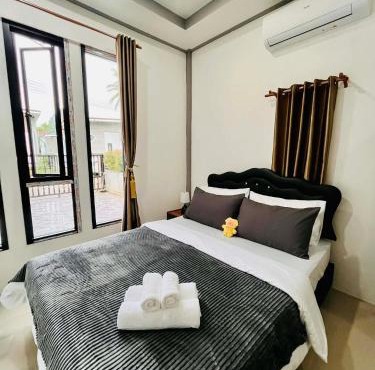 Cozy Hideaway 2 BR Private Room Shared House