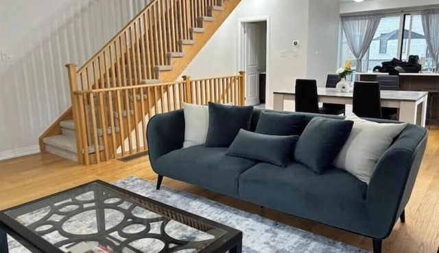 Cozy Modern Home in Bowmanville 3Br - New Downtown