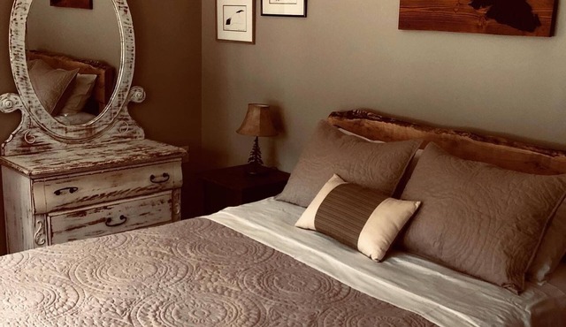 Cozy & Private next to nature & nearby Spider Lake Provincial Park.