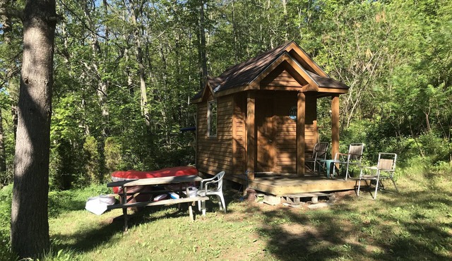 Cozy quiet cottage at Crow lake, direct access to lake