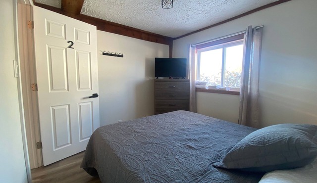 Cozy Quincy: Comfortable stay near Hwy. 17.