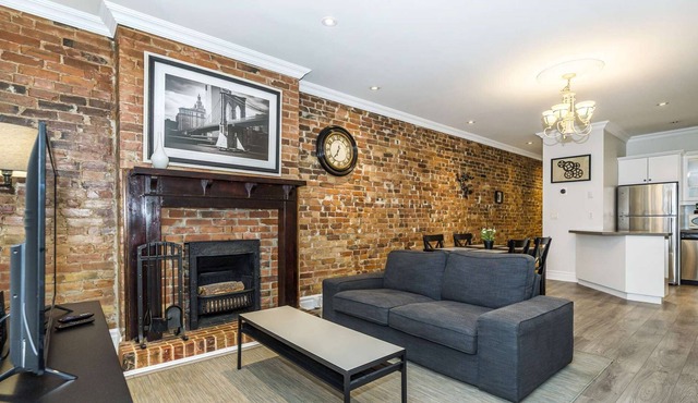 Cozy Spacious 2Bedroom Main Level Suite