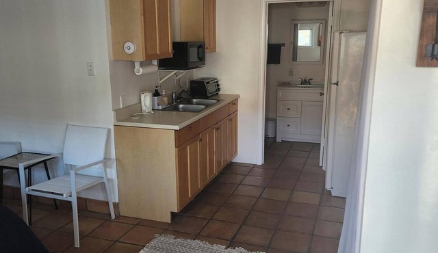 Cozy studio in peaceful Goleta, 10 minute drive from Downtown Santa Barbara