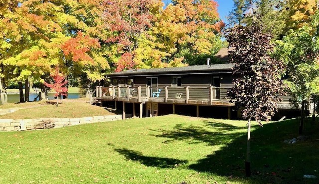 Cozy Trent Severn Canal Cottage
