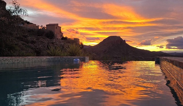 Cozy villa with infinity pool in the mountains of Sierra Cabrera