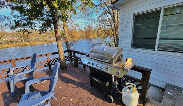 Cozy waterfront cottage with patio and firepit!