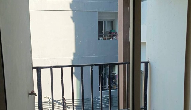 Cozy1-bedroom condo in brilliant Nonthaburi with AC,sofabed , fitness room,WiFi