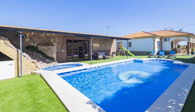 Cubo's Casa Moncayo del Aguila/free wifi/air conditioning
