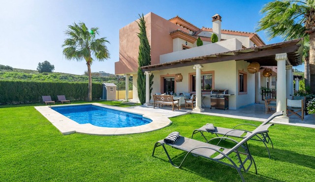 Cubo's Casa Los Nebrales & Private Pool Private and communal pool/Air conditioning/Free Wi-Fi