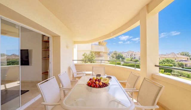 Cubo's Luxury Golf Apartment Marbella & Parking/communal pool/golf/free wifi