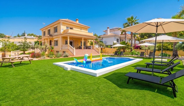Cubo's Sun Bliss House & Pool/Private pool/Air conditioning/BBQ/Free Wi-Fi