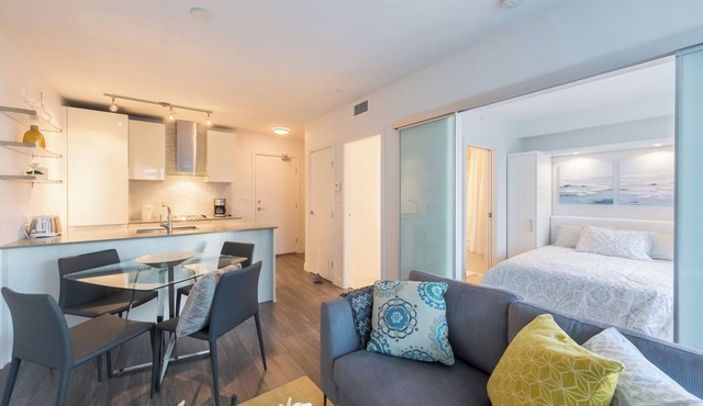 D71 - Amazing 1 bedroom Downtown Vancouver
