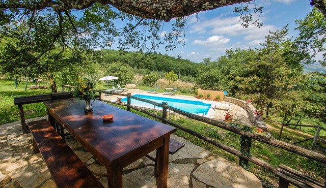 Detached house with private pool 30 kms from Florence, 45 from Siena, 5 village