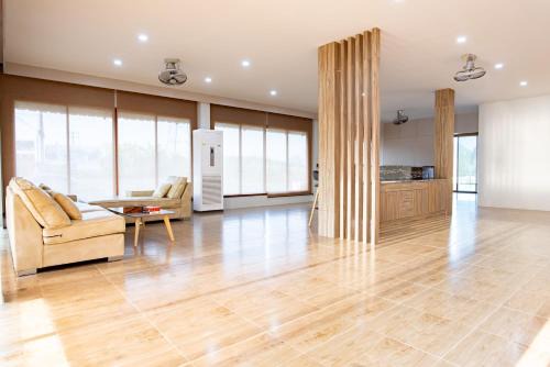 dham ธาม - Spacious 3BR Row House near the Dam
