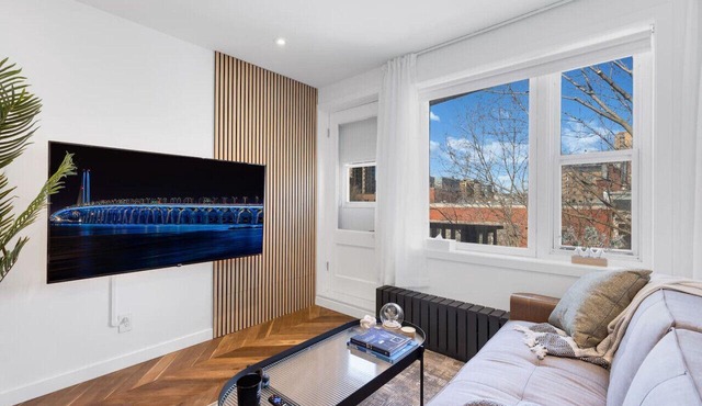 Downtown Montreal Speakeasy 502 | Balcony, Queen Bed, Sofa Bed, Parking & 65` TV