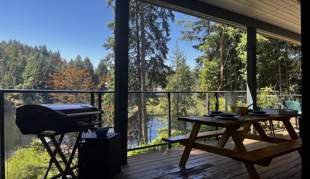Dragonfly Retreat – Scenic Lakeside Guest Accommodation Near Nanaimo River