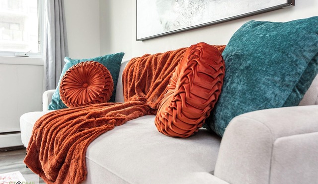 DT River Valley Condo | King Bed | Wifi |