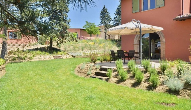 Elegant and spacious two-storey villa of 142 m2 composed on the ground floor of a large living room, kitchen complete with dishwasher, microwave oven, electric oven, coffee machine, kettle, fridge and freezer.On the first floor we find a double bedroom w