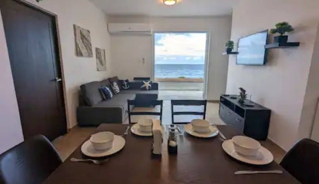 Elegant Ocean-Front Apartment, PRIVATE Jacuzzi,BBQ
