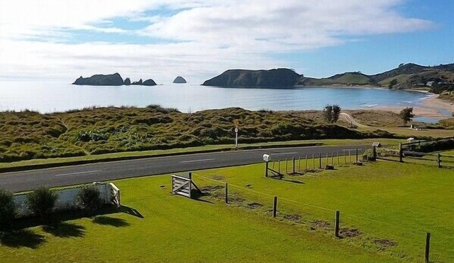 Endless Views - Opito Bay Holiday House