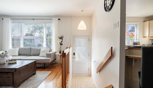 Entire 4 BDR House near MTL, Free Parking