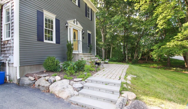 Escape to RI! ~ King Ensuite ~ 3BD 2.5BA Near Newport