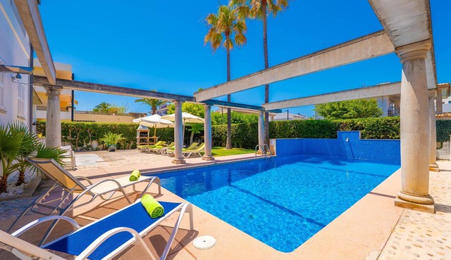 ESTREL - Wonderful chalet, with private pool and beautiful terraces, 280 meters fromthe be