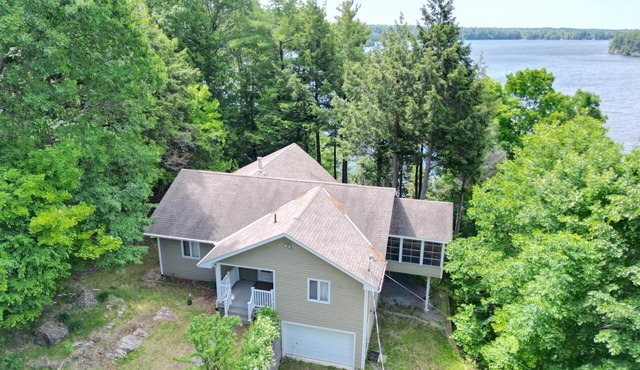 Evergreen Grove | Waterfront Cottage on Loon Lake