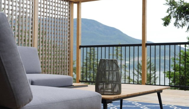 Exclusive 2-bdrm ocean & mountain view suite