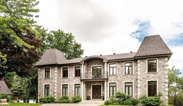 Exuberant Chateau within 30 minutes of Downtown Montreal