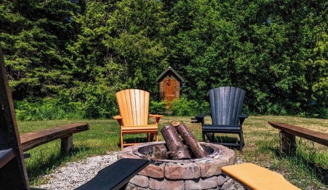 Family-Friendly 3-Bedroom Cottage Right Across from Grotto, Bruce Peninsula