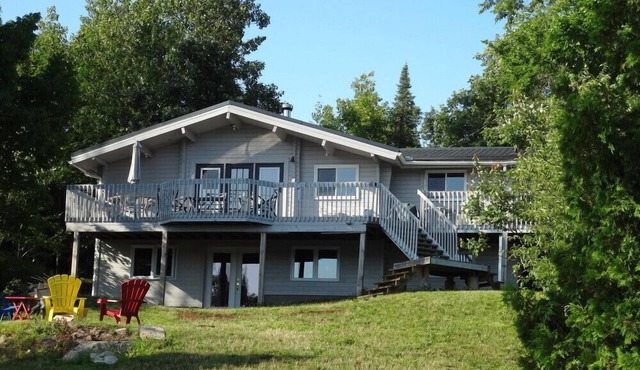 Family Waterfront Cottage - McKellar, Ontario