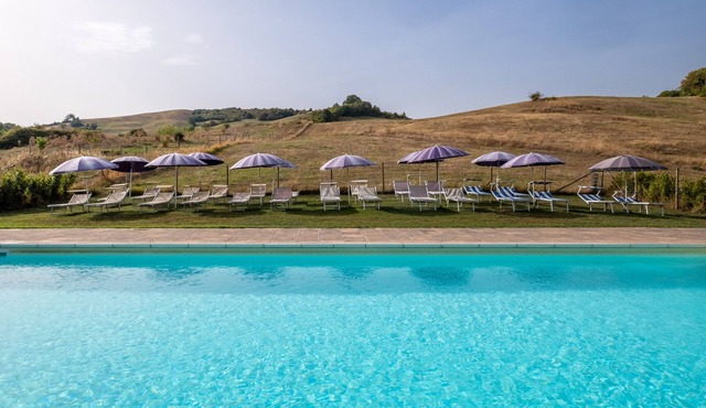 Farmhouse "Ginestra" with Shared Pool, Private Garden & Wi-Fi