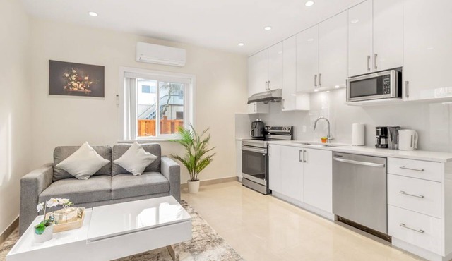 FIFA 2026 Stay - New 3BR Laneway Near Downtown