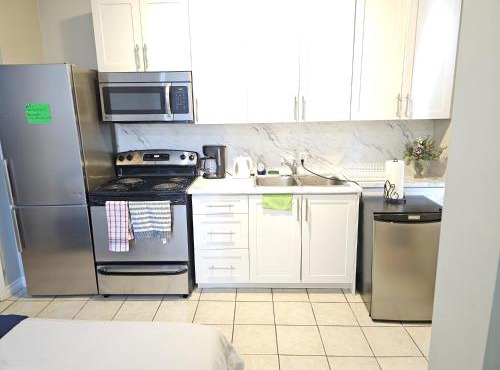 MAJOR INTERNATIONAL SPORTING EVENT 5 PEOPLE STAY APARTMENT-Free Wifi-One Stop to BMO FIELD