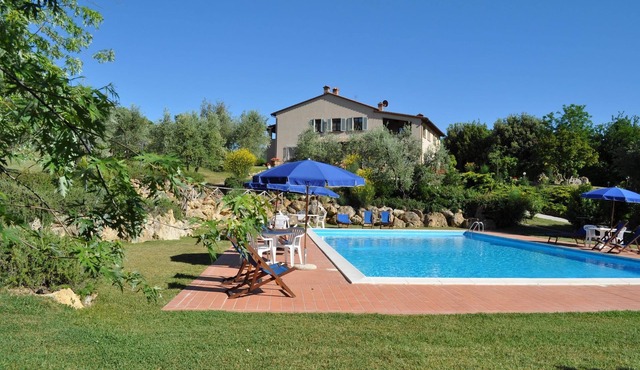 Flat in Iano,covered terrace, A/C, village walking distance,Wi-Fi,pool, sleeps 6