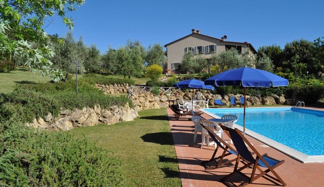 Flat in Iano,covered terrace, A/C, village walking distance,Wi-Fi,pool, sleeps 8