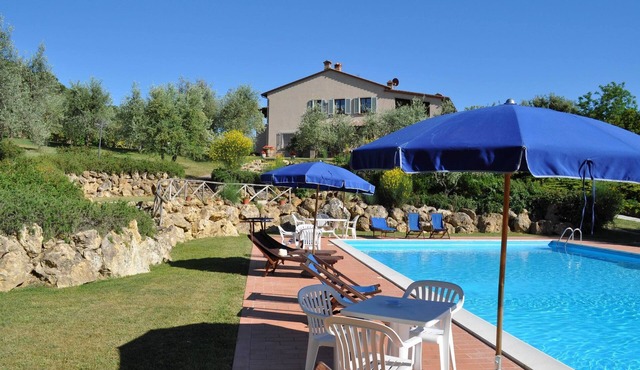 Flat in Iano,covered terrace, A/C, village walking distance,Wi-Fi,pool, sleeps 8