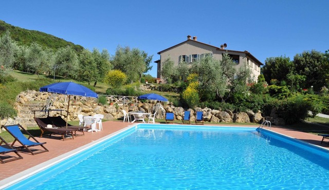 Flat in Iano,covered terrace, A/C, village walking distance,Wi-Fi,pool, sleeps 8