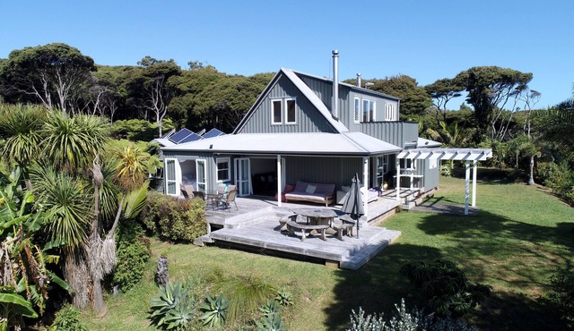 Frosty's Retreat - Great Barrier Island Home