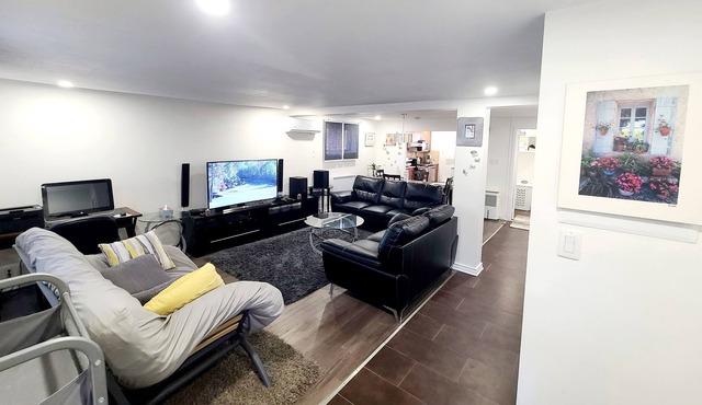 Full modern 1 Bedroom Ground floor, free parking