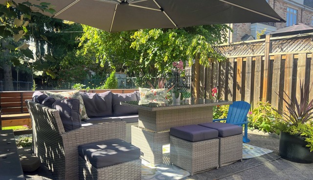 Gorgeous renovated 1 bedroom basement suite located in Toronto's upper beaches.