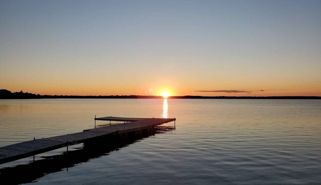 Gorgeous Waterfront Cottage 1 Hour from Toronto