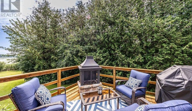 Gorgeous Waterfront Pigeon Lake Cottage 15mins from Bobcaygeon