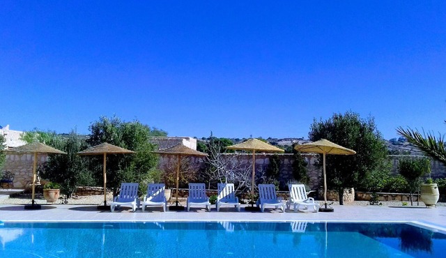 Great for groups (16+) - yoga, surf, friends & family