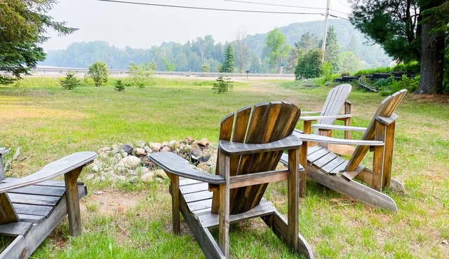 Haliburton Highlands Cottage with Lake Access and private dock!
