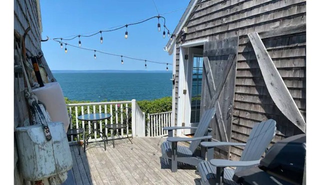 Halls Harbour BOAT HOUSE Cottage w/Hot Tub